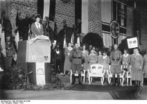 Bundesarchiv_Bild_183-2003-1014-500,_Potsdam,_Luisenbund-Tagung.jpg
